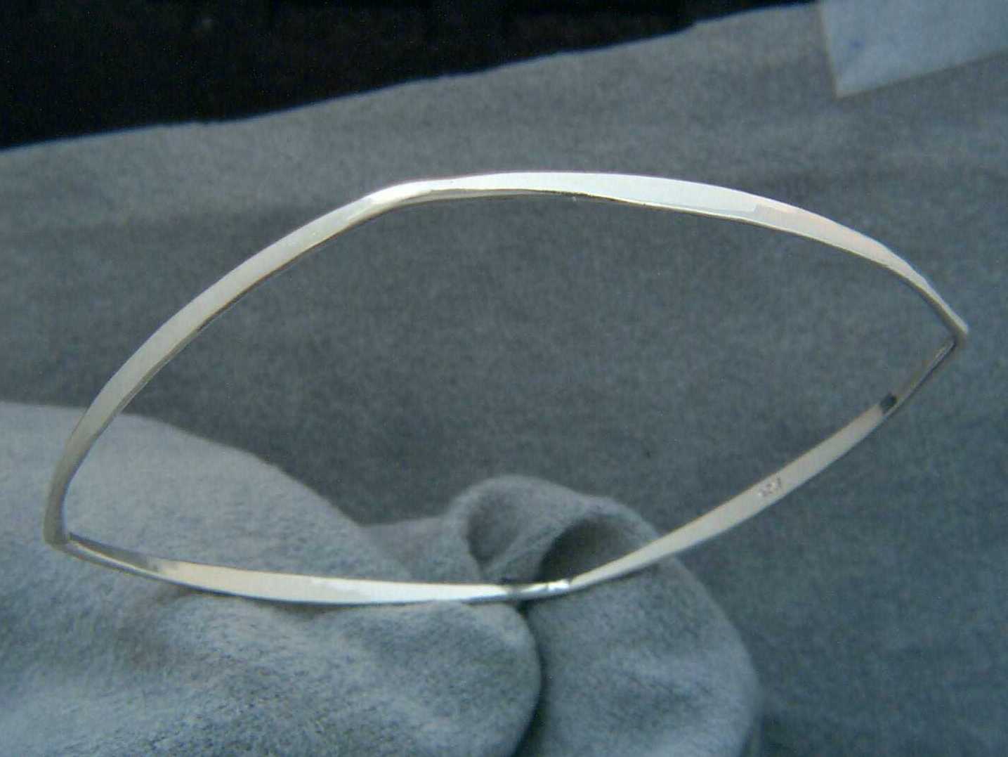 9128 - Square Bangle