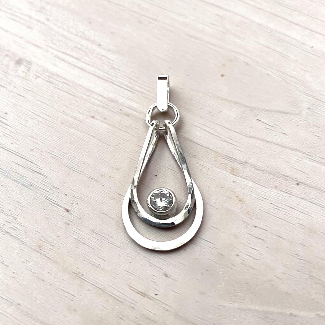 4199 - Catapult Pendant