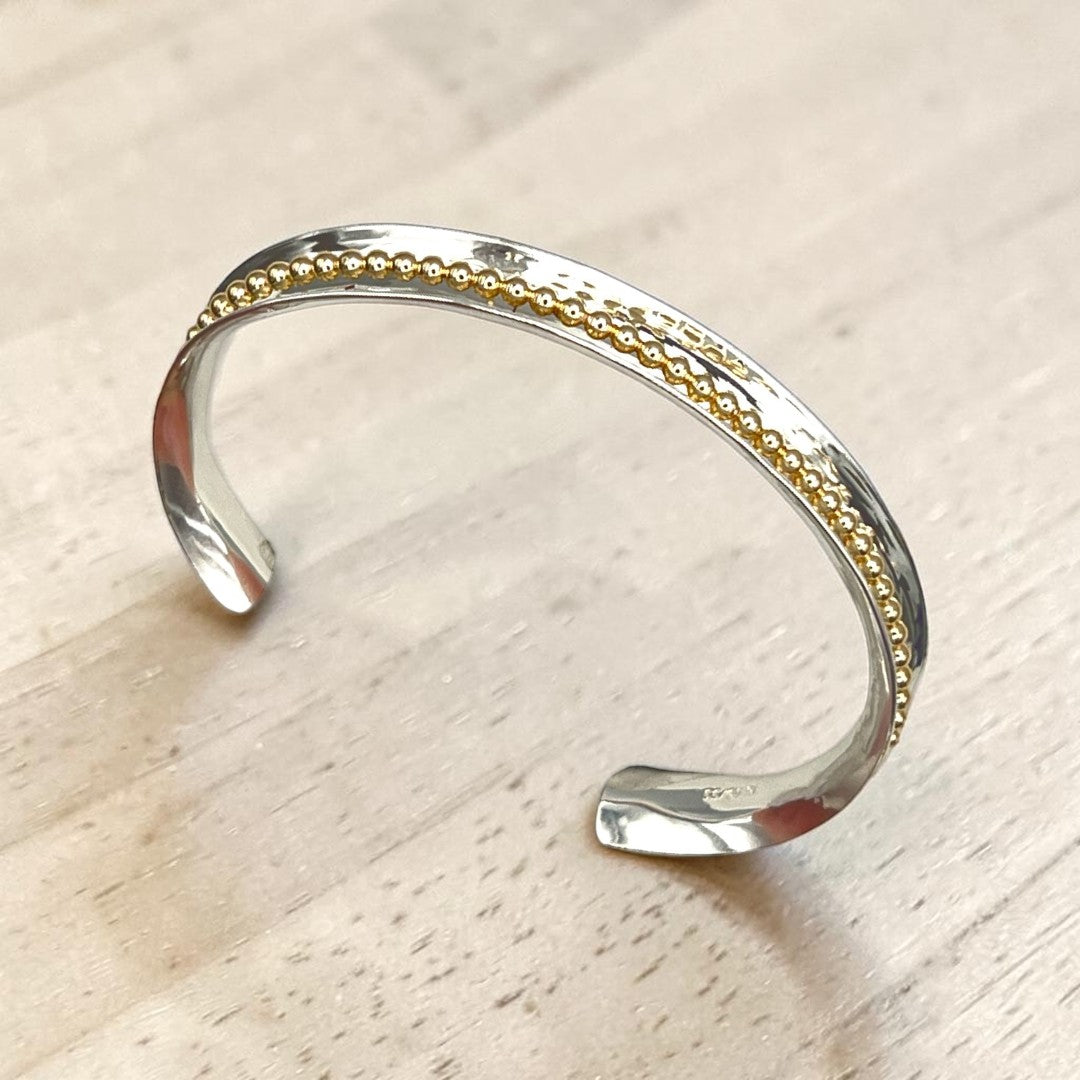 8119 - Dotted Path Cuff