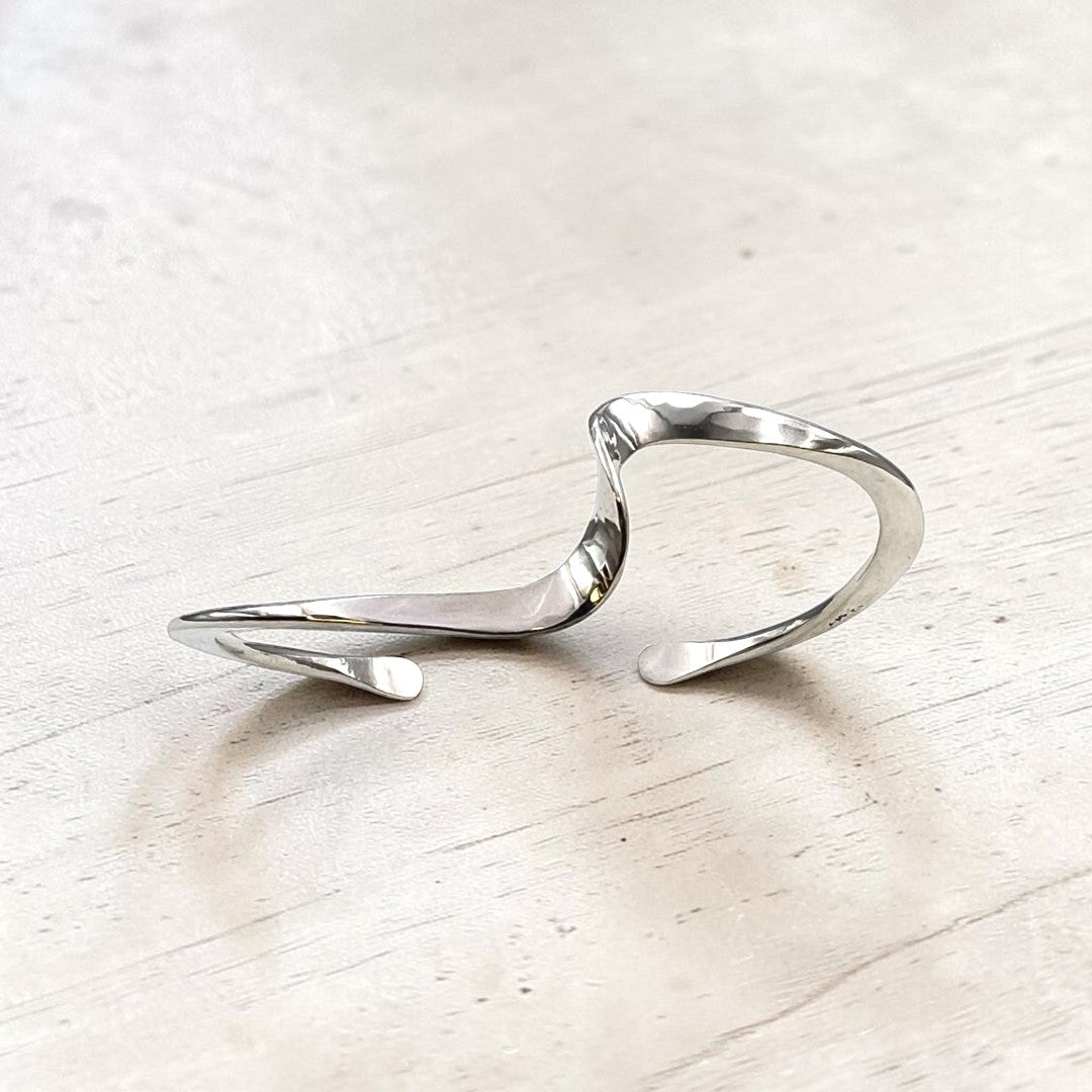8505 - Lightweight Simple Wave Cuff