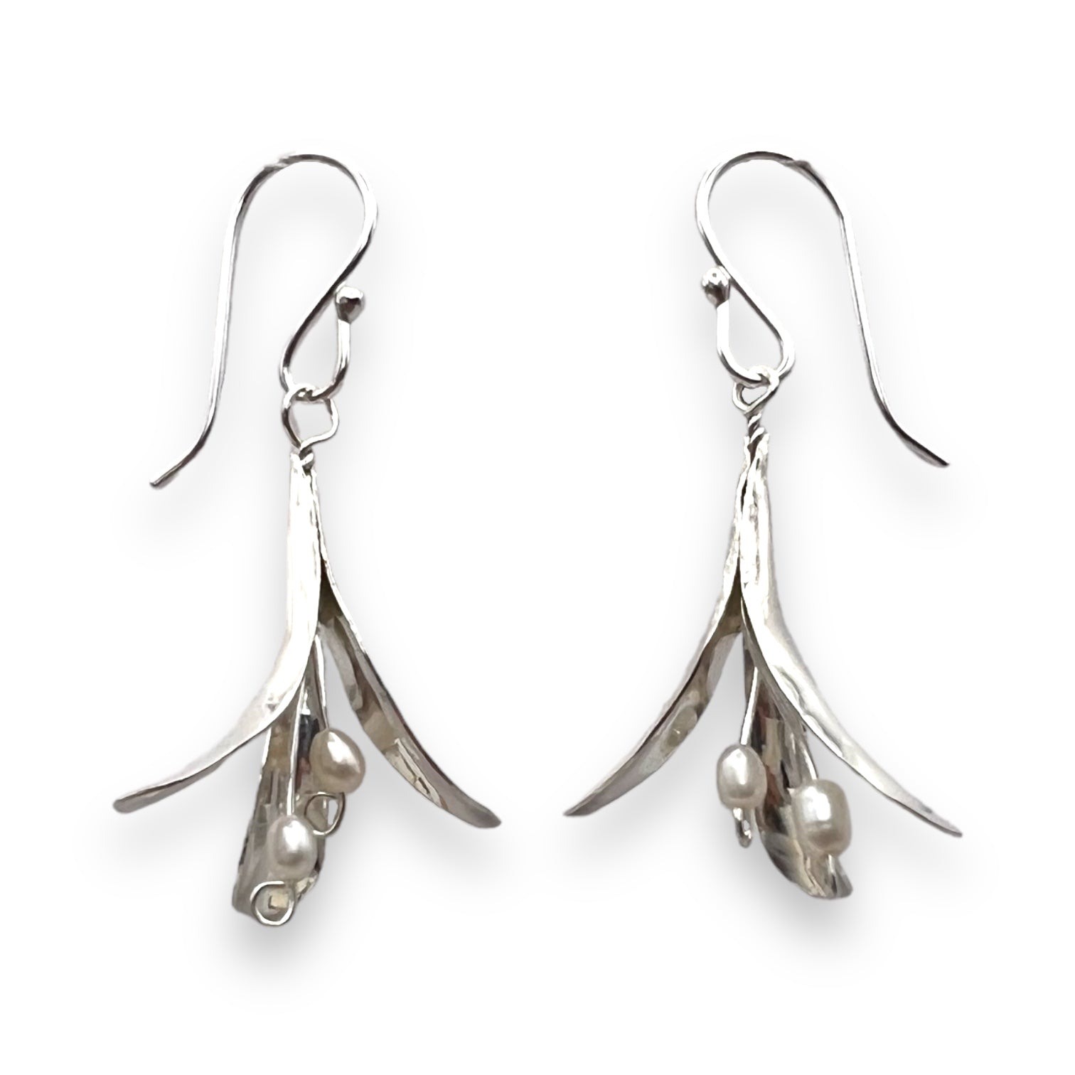 E243 - Lily Dangles - Peter James